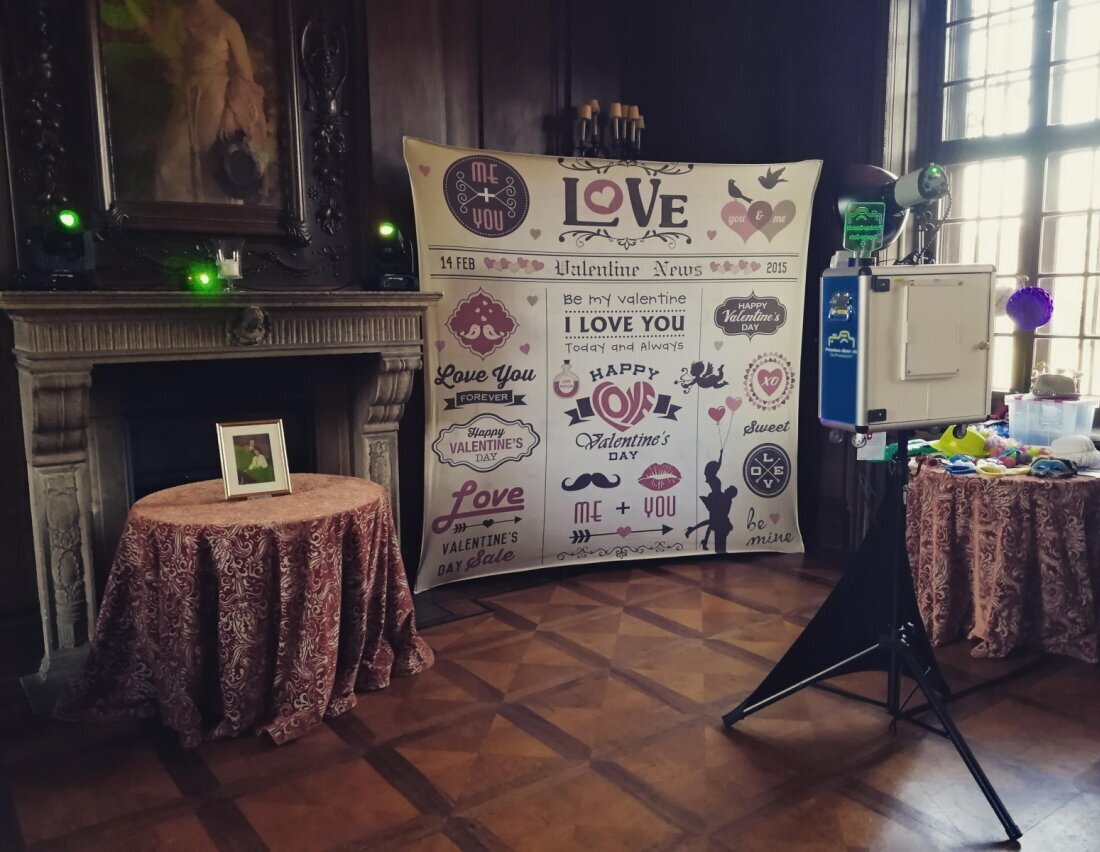 Die Premium Fotobox im Schloß Saareck in Mettlach
Mit schönem Hintergrund für beste Ergebnisse - immer eine Empfehlung wert. Preiswert und zuverlässig